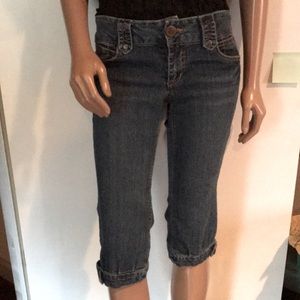 Jolt blue jean capris. Size 7. Great details.